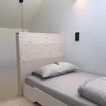 Eifelhausaufzeit, Modernes, Bio - Design Ferienhaus In Der Vulkan Eifel I 2 Schlafzimmer, Sauna, Yoga & Kaminofen, Schnelles Wlan & Arbeitsplatz Dom wakacyjny *