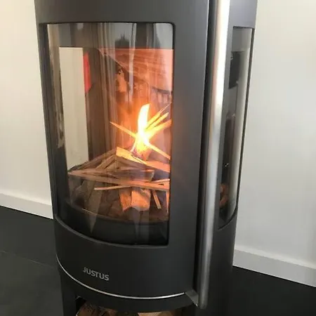 Holiday home Modernes, Oekologisches Design In Der Eifel Vulkaneifel I 2 Schlafzimmer, Sauna, Yoga & Kaminofen, Schnelles Wlan & Arbeitsplatz *