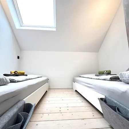 Und Architektur Eifel - Fuer Wellness Und Yoga - Bio Designhaus Mit Sauna Im Vulkankrater *