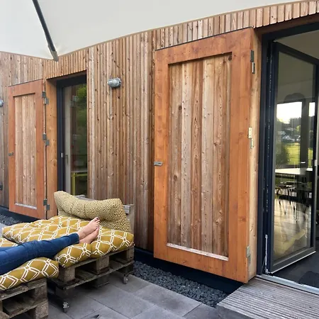 Und Architektur Eifel - Fuer Wellness Und Yoga - Bio Designhaus Mit Sauna Im Vulkankrater בית נופש