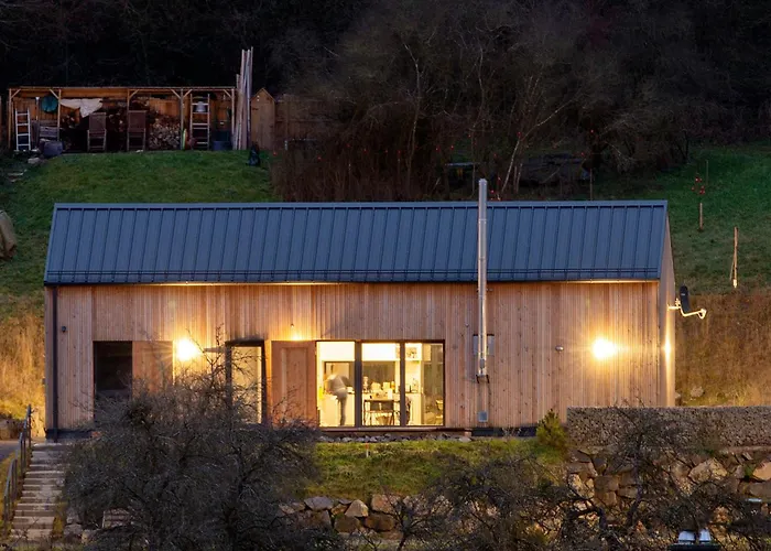 Modernes Eifel Vulkaneifel Sauna Yoga Raum Kaminofen Wlan Parken Vulkan Blick Immerath